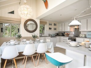 コテージ | 専用キッチン | 冷蔵庫、電子レンジ、オーブン、食器洗い機