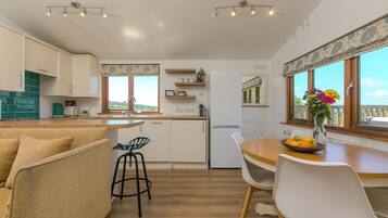 Stovetop, dishwasher, high chair, cookware/dishes/utensils