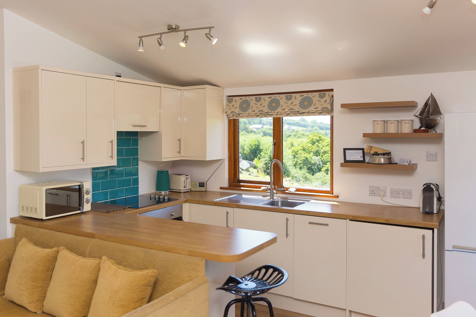 Stovetop, dishwasher, high chair, cookware/dishes/utensils