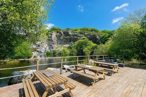 Outdoor dining - Costentyn, Tor Down Quarry (Bodmin)
