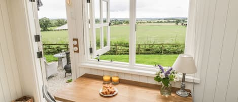 Cottage | Dining