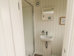 Cottage | Bathroom | Shower