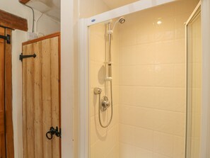 Cottage | Bathroom | Shower - Pond View (Fordingbridge)