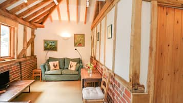 Cottage | Living area | TV, DVD player
