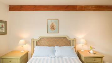 Cottage | 1 bedroom, individually decorated, individually furnished, free WiFi