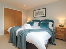 Cottage | 4 bedrooms, individually decorated, individually furnished, free WiFi