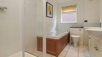 Cottage | Phòng tắm | Buồng tắm vòi sen