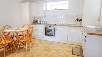 Cottage | Dapur peribadi | Dapur, mesin basuh pinggan mangkuk