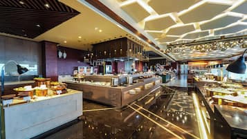 Petit déjeuner buffet servi tous les jours en supplément