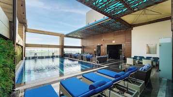 Outdoor pool, pool loungers
