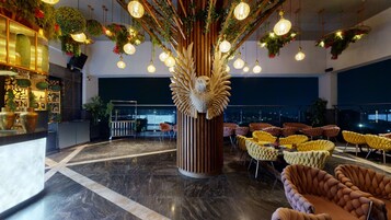 供应早餐、午餐、晚餐和早午餐
