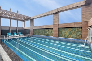 Outdoor pool, sun loungers
