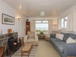 Cottage | Living area | Books