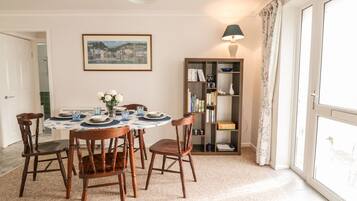 Cottage | Dining