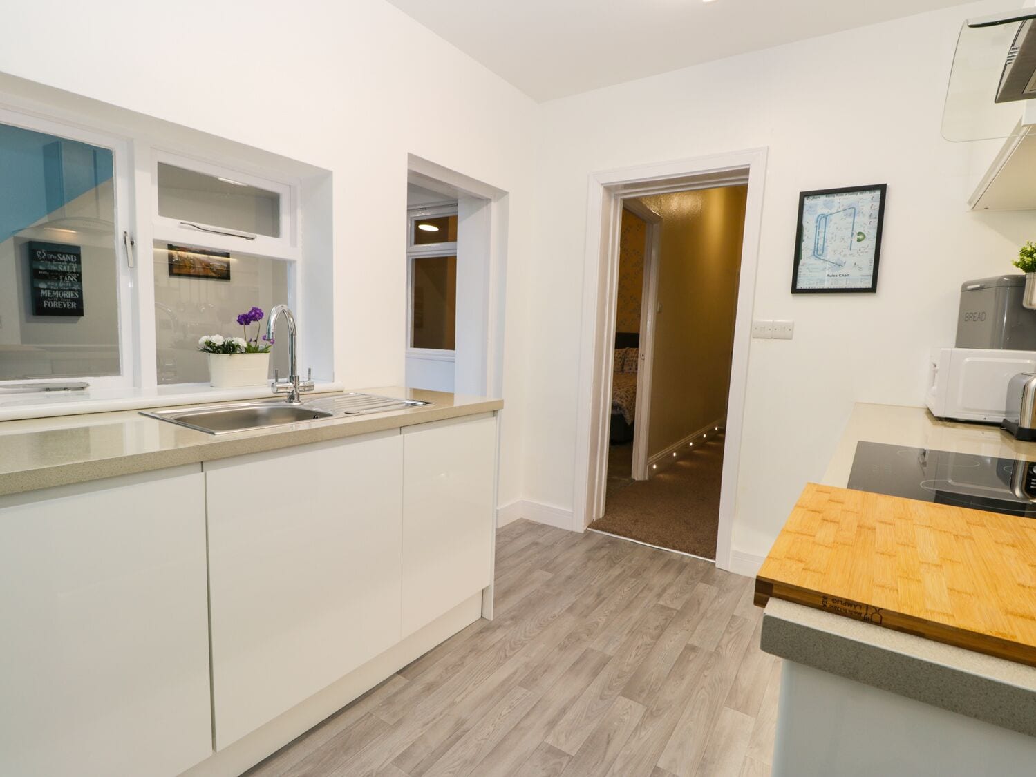 村舍 | 私人厨房 | 冰箱、微波炉、炉灶、洗碗机