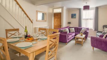 Cottage | Living room | TV
