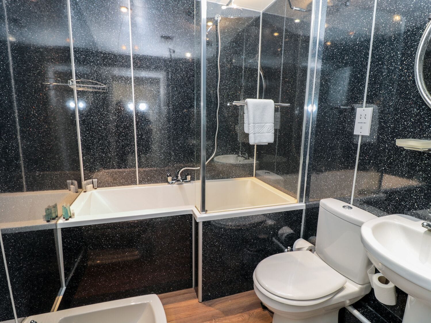Cottage | Bathroom | Shower