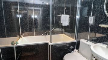 Cottage | Bathroom | Shower