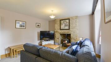 Cottage | Living area | TV