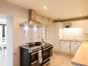 Cottage | Private kitchen | Fridge, stovetop, dishwasher, electric kettle - Brimpts Cottage (Yelverton)