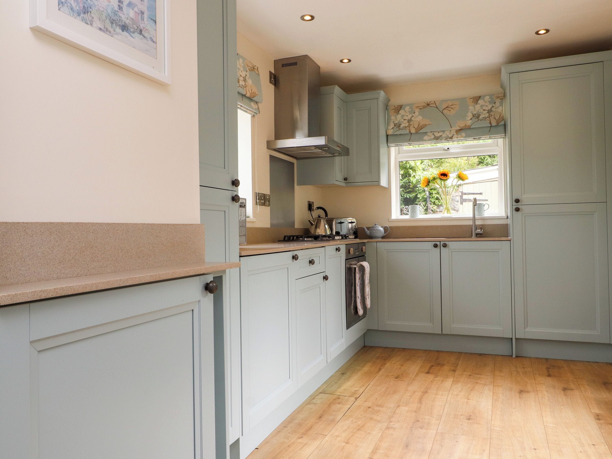 Fridge, microwave, dishwasher, cookware/dishes/utensils