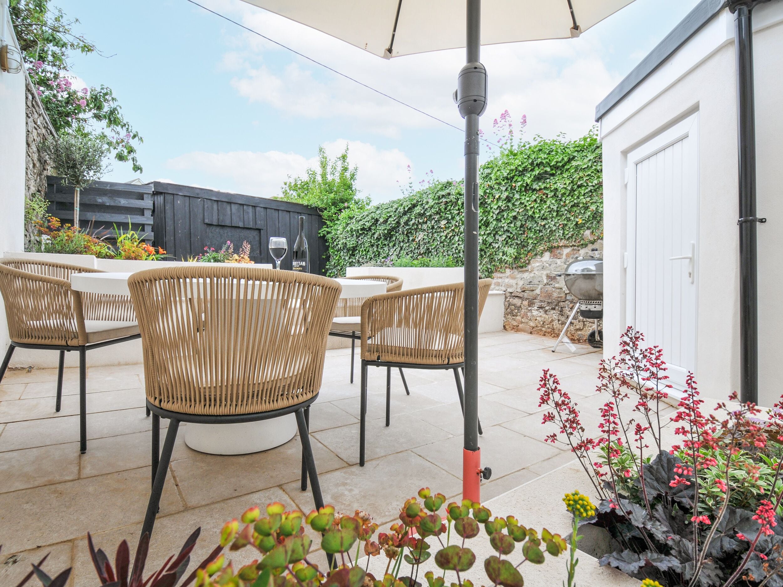 코티지 | 야외 식당