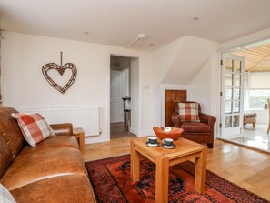 Cottage | Living area - Tyn Towyn - The Stables (Holyhead)