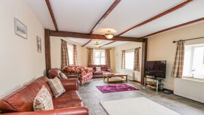 A living room with a sofa set, a coffee table, a television, and a fireplace. - 5 Cliff Lane (Bridlington)