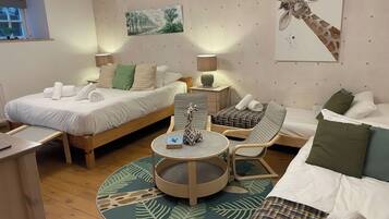 Cottage | 4 bedrooms, WiFi (free), individually decorated, individually furnished