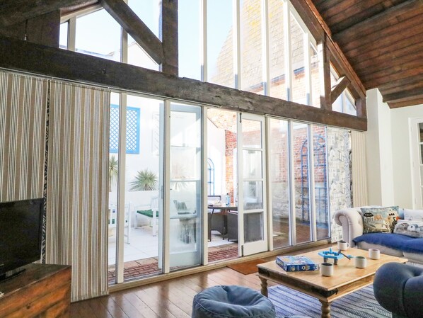 Interior - The Oast House (Weymouth)