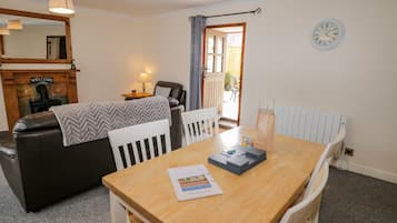 Cottage | Private kitchen | Fridge, microwave, stovetop, high chair