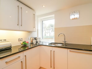 Cottage | Dapur pribadi | Microwave, kompor, mesin pencuci piring, dan kursi makan untuk bayi