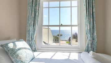 2 bedrooms, individually decorated, individually furnished, free WiFi