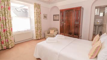 Cottage | 2 bedrooms, individually decorated, individually furnished, free WiFi