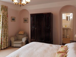 Cottage | 2 bedrooms, individually decorated, individually furnished, free WiFi - 18 Southtown (Dartmouth)