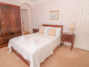 Cottage | 2 bedrooms, individually decorated, individually furnished, free WiFi - 18 Southtown (Dartmouth)