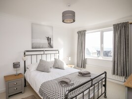 4 habitaciones, decoración personalizada y muebles diferentes 