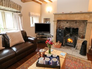 Cottage | Living area | TV, DVD player - Cowlings (Richmond)