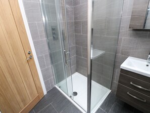 Cottage | Bathroom | Shower - Cowlings (Richmond)