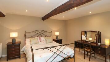 2 bedrooms, individually decorated, individually furnished, free WiFi