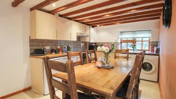 Cottage | Dining