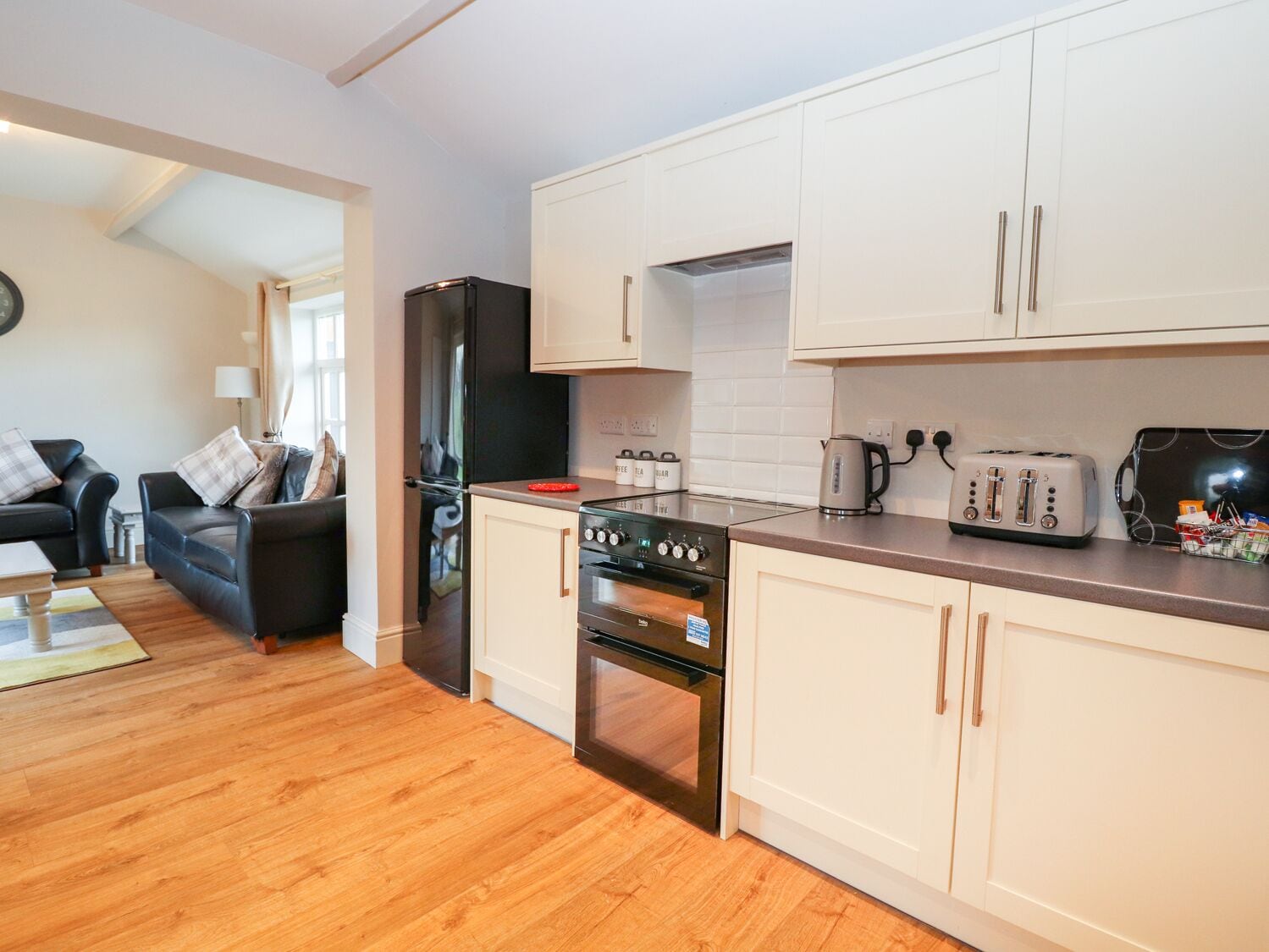 2 habitaciones, decoración personalizada y muebles diferentes 