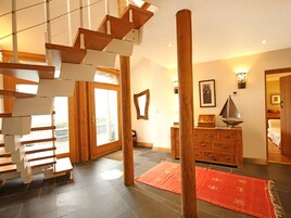 4 habitaciones, decoración personalizada y muebles diferentes 