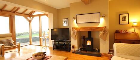 コテージ | リビングルーム | テレビ、DVD プレーヤー