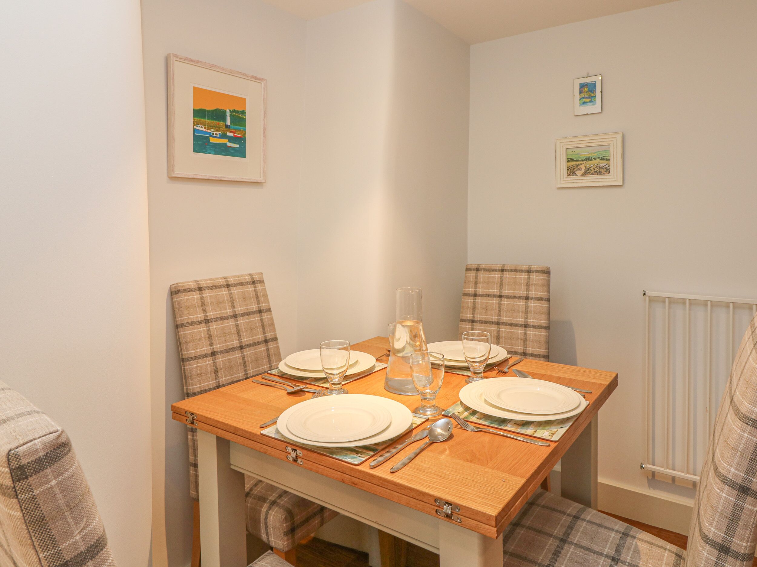Cottage | Private kitchen | Microwave, stovetop, dishwasher, cookware/dishes/utensils
