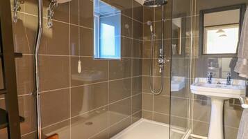Cottage | Bathroom | Shower
