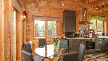 Cottage | Dining