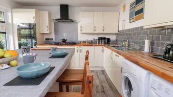 Dishwasher, cookware/dishes/utensils