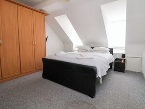 6 bedrooms, individually decorated, individually furnished, free WiFi