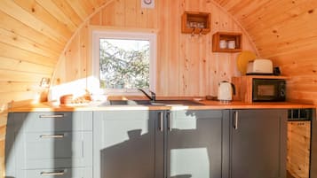 Cottage | Private kitchen | Microwave, stovetop, electric kettle, toaster